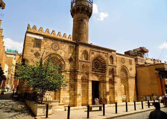Al Aqmar Mosque: A Fatimid Architecture Jewel