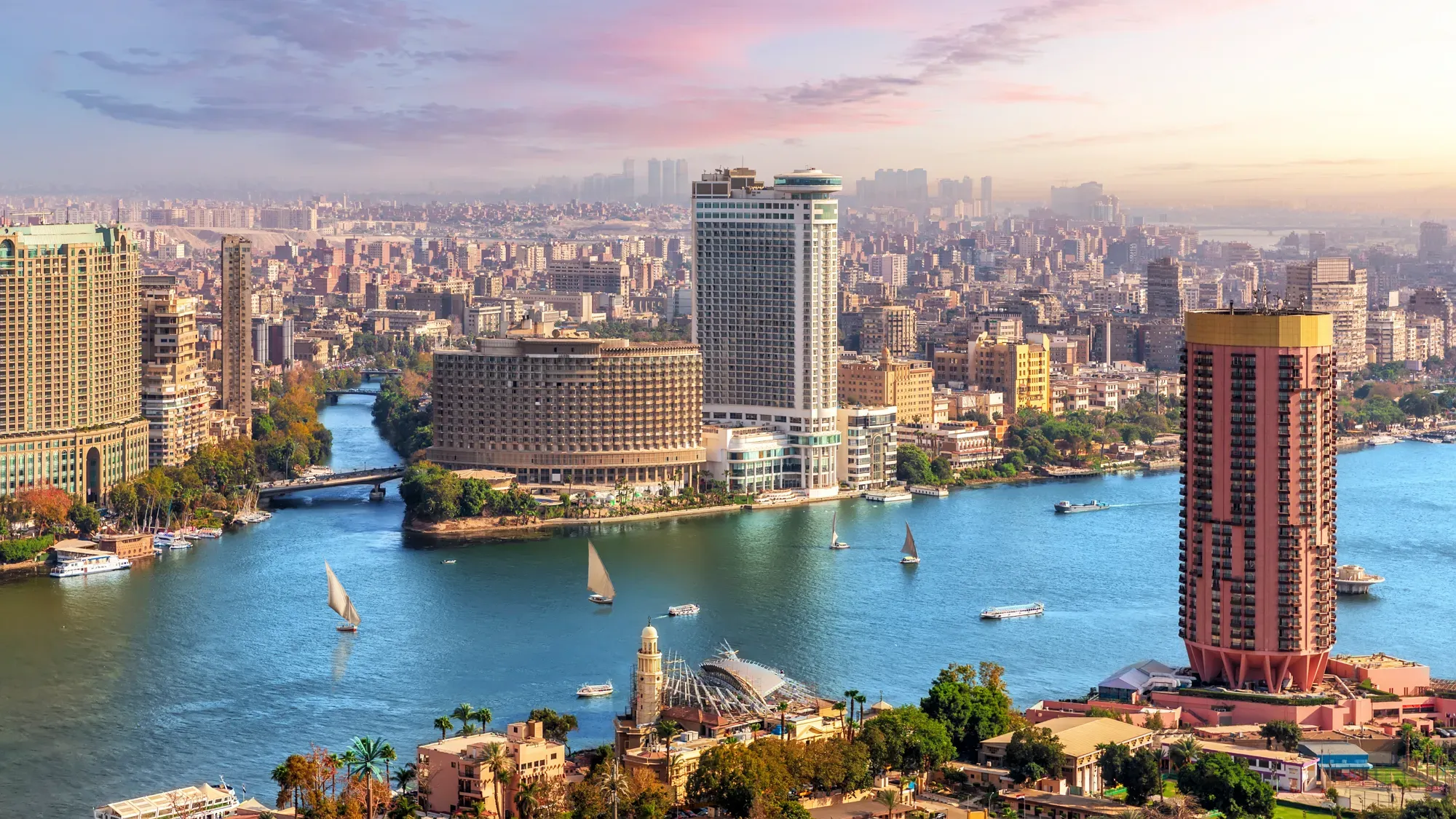 Humidity and Dust: What Changes July Weather in Cairo