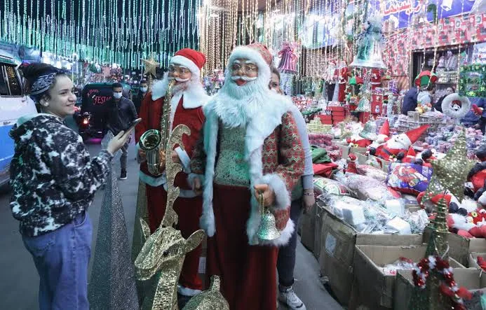 Baba Noël and Christmas Decorations in Egypt