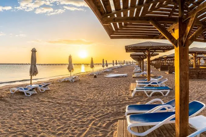 Why April in Hurghada Beats March for Swimming