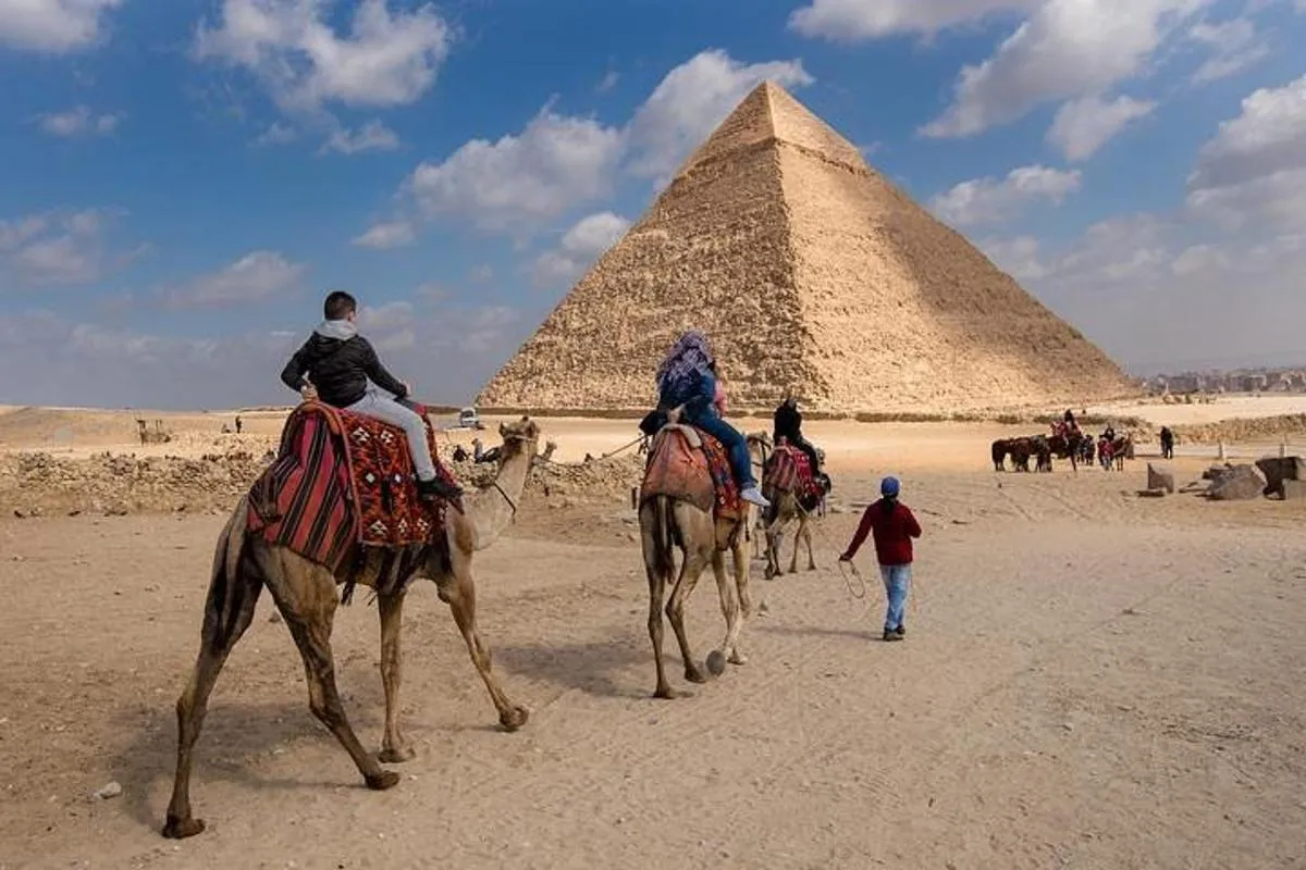 Private 2-Hour Camel Ride Trip at the Pyramids