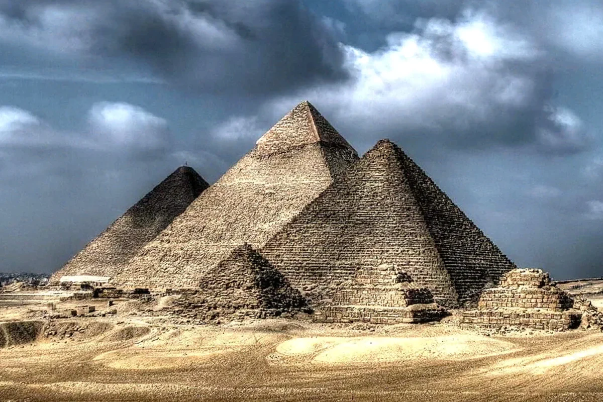 Private Day Tour to Giza Pyramids & Sakkara From Port Said
