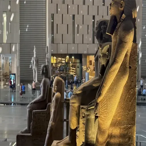 Private Hurghada to Grand Egyptian Museum & Giza Pyramids Day Tour