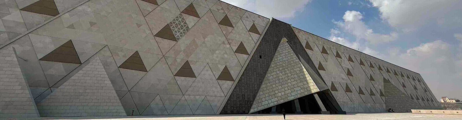 Grand Egyptian Museum: The Ultimate Luxury Giza Guide