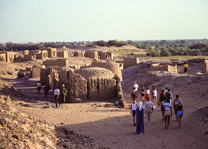 Kharga Oasis Travel Guide & Historical Tour Highlights