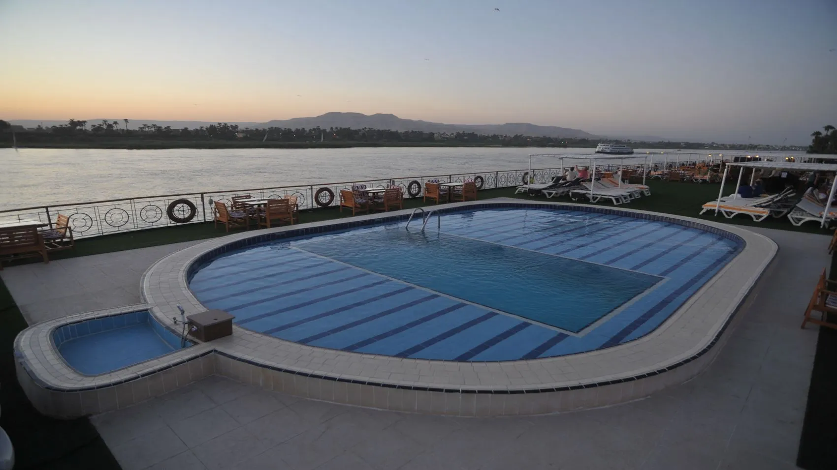 Royal Esadora Nile Cruise 5 Days Luxor Aswan