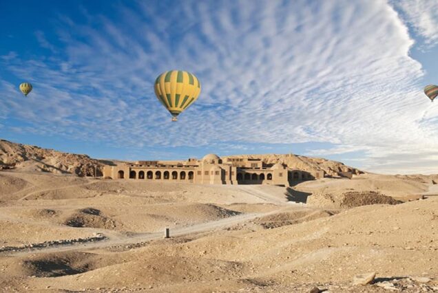 hot air balloons over valley kings