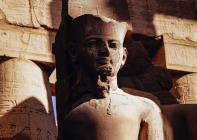 Amun statue in Karnak temple 400x284 1