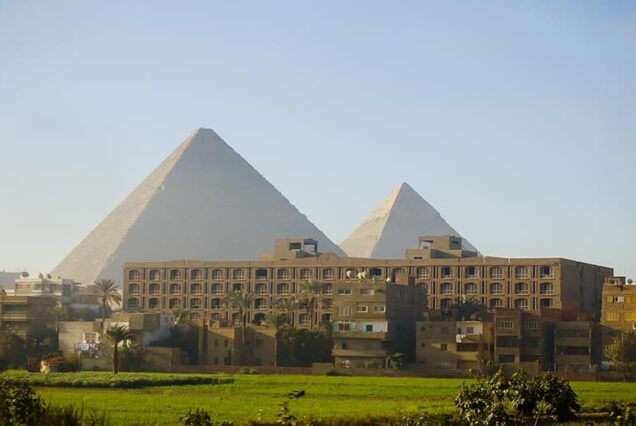 giza plateau cairo egypt